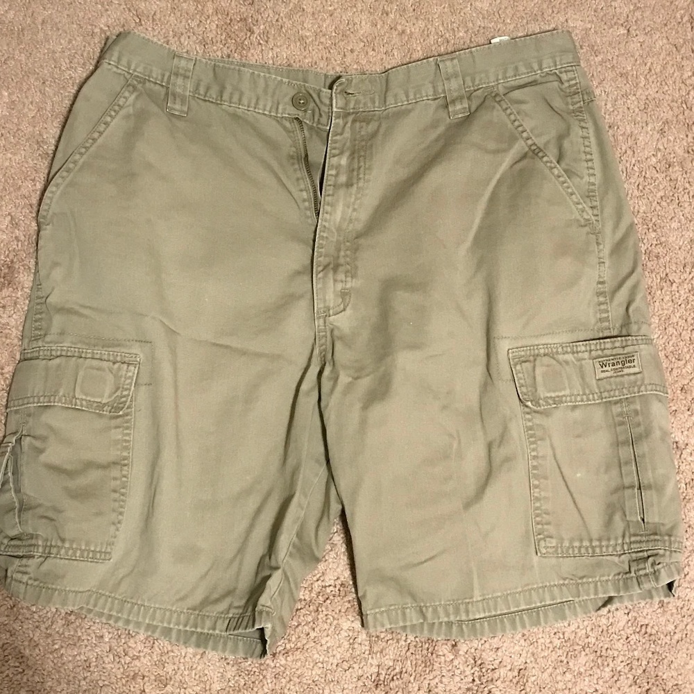khaki mens cargo shorts; size 36 waist